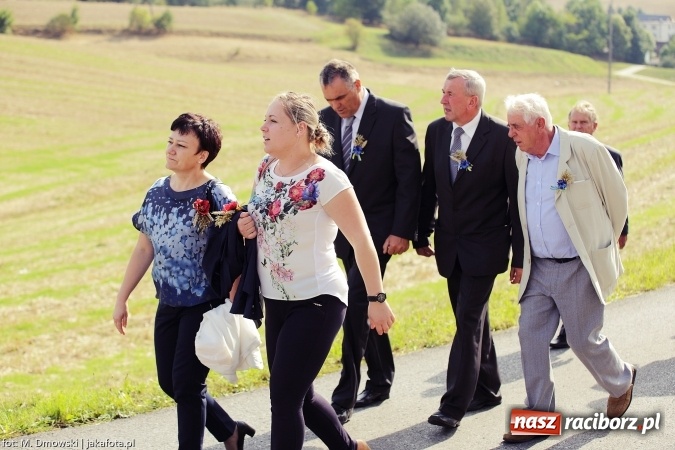 Zdjęcie w galerii na portalu naszraciborz.pl: Dożynki 2015 - W Owsiszczach z wielką pompą. Obszerna fotorelacja - korowód i występy wiadomości z regionu