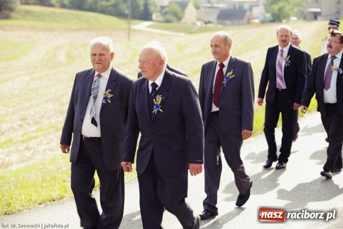 Zdjęcie w galerii na portalu naszraciborz.pl: Dożynki 2015 - W Owsiszczach z wielką pompą. Obszerna fotorelacja - korowód i występy wiadomości z regionu