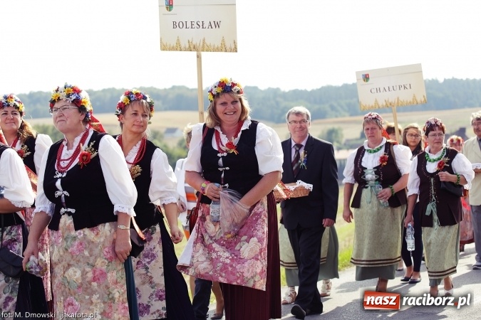 Zdjęcie w galerii na portalu naszraciborz.pl: Dożynki 2015 - W Owsiszczach z wielką pompą. Obszerna fotorelacja - korowód i występy wiadomości z regionu