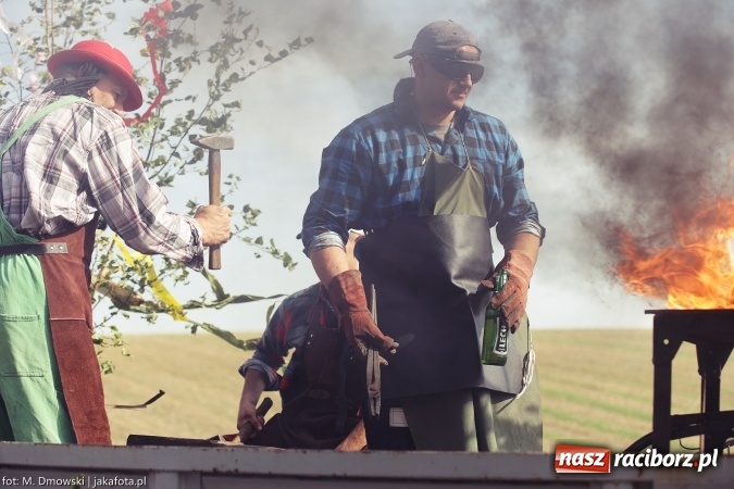Zdjęcie w galerii na portalu naszraciborz.pl: Dożynki 2015 - W Owsiszczach z wielką pompą. Obszerna fotorelacja - korowód i występy wiadomości z regionu
