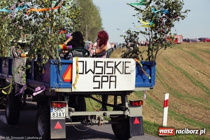Zdjęcie w galerii na portalu naszraciborz.pl: Dożynki 2015 - W Owsiszczach z wielką pompą. Obszerna fotorelacja - korowód i występy wiadomości z regionu