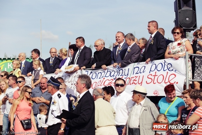 Zdjęcie w galerii na portalu naszraciborz.pl: Dożynki 2015 - W Owsiszczach z wielką pompą. Obszerna fotorelacja - korowód i występy wiadomości z regionu