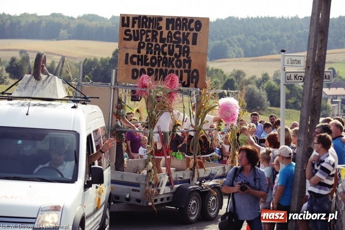 Zdjęcie w galerii na portalu naszraciborz.pl: Dożynki 2015 - W Owsiszczach z wielką pompą. Obszerna fotorelacja - korowód i występy wiadomości z regionu