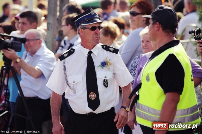 Zdjęcie w galerii na portalu naszraciborz.pl: Dożynki 2015 - W Owsiszczach z wielką pompą. Obszerna fotorelacja - korowód i występy wiadomości z regionu