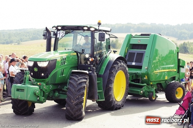 Zdjęcie w galerii na portalu naszraciborz.pl: Dożynki 2015 - W Owsiszczach z wielką pompą. Obszerna fotorelacja - korowód i występy wiadomości z regionu
