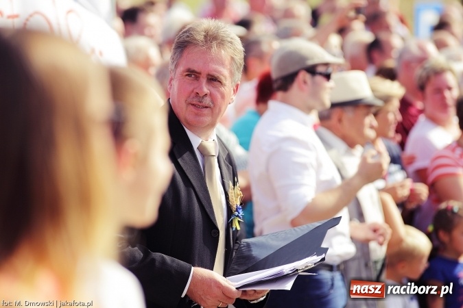 Zdjęcie w galerii na portalu naszraciborz.pl: Dożynki 2015 - W Owsiszczach z wielką pompą. Obszerna fotorelacja - korowód i występy wiadomości z regionu
