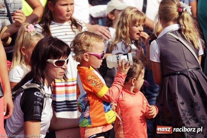 Zdjęcie w galerii na portalu naszraciborz.pl: Dożynki 2015 - W Owsiszczach z wielką pompą. Obszerna fotorelacja - korowód i występy wiadomości z regionu