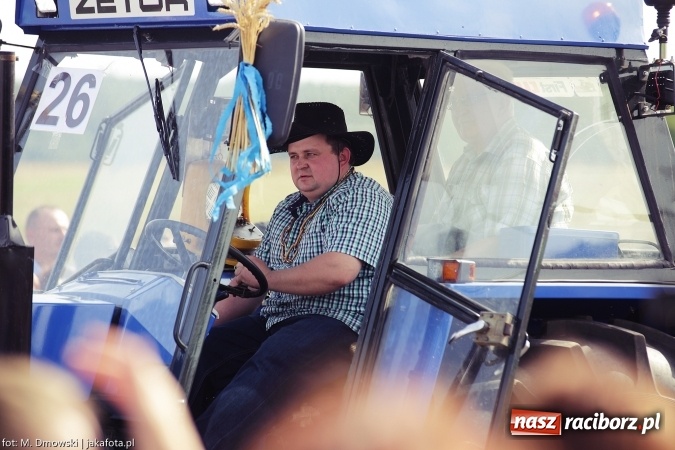 Zdjęcie w galerii na portalu naszraciborz.pl: Dożynki 2015 - W Owsiszczach z wielką pompą. Obszerna fotorelacja - korowód i występy wiadomości z regionu