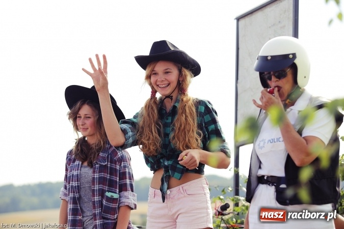 Zdjęcie w galerii na portalu naszraciborz.pl: Dożynki 2015 - W Owsiszczach z wielką pompą. Obszerna fotorelacja - korowód i występy wiadomości z regionu