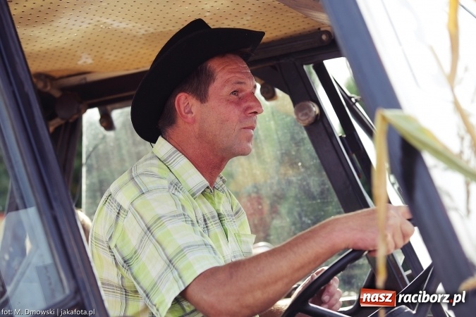 Zdjęcie w galerii na portalu naszraciborz.pl: Dożynki 2015 - W Owsiszczach z wielką pompą. Obszerna fotorelacja - korowód i występy wiadomości z regionu