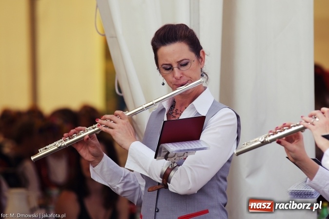 Zdjęcie w galerii na portalu naszraciborz.pl: Dożynki 2015 - W Owsiszczach z wielką pompą. Obszerna fotorelacja - korowód i występy wiadomości z regionu
