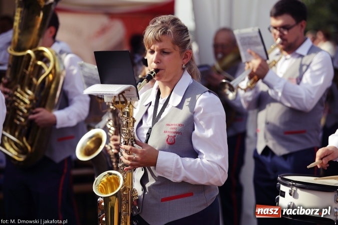 Zdjęcie w galerii na portalu naszraciborz.pl: Dożynki 2015 - W Owsiszczach z wielką pompą. Obszerna fotorelacja - korowód i występy wiadomości z regionu