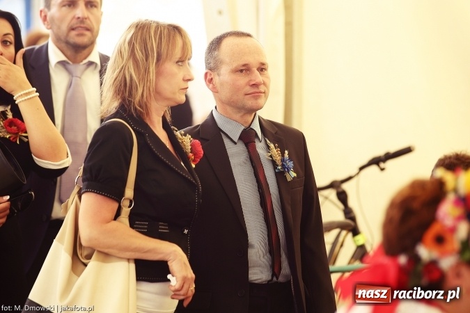 Zdjęcie w galerii na portalu naszraciborz.pl: Dożynki 2015 - W Owsiszczach z wielką pompą. Obszerna fotorelacja - korowód i występy wiadomości z regionu