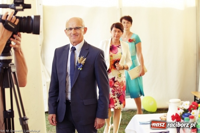 Zdjęcie w galerii na portalu naszraciborz.pl: Dożynki 2015 - W Owsiszczach z wielką pompą. Obszerna fotorelacja - korowód i występy wiadomości z regionu