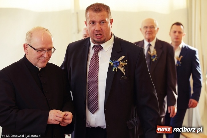 Zdjęcie w galerii na portalu naszraciborz.pl: Dożynki 2015 - W Owsiszczach z wielką pompą. Obszerna fotorelacja - korowód i występy wiadomości z regionu