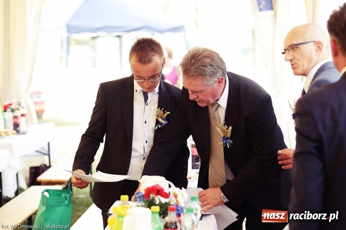 Zdjęcie w galerii na portalu naszraciborz.pl: Dożynki 2015 - W Owsiszczach z wielką pompą. Obszerna fotorelacja - korowód i występy wiadomości z regionu