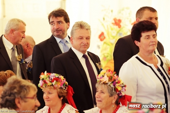 Zdjęcie w galerii na portalu naszraciborz.pl: Dożynki 2015 - W Owsiszczach z wielką pompą. Obszerna fotorelacja - korowód i występy wiadomości z regionu