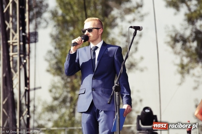 Zdjęcie w galerii na portalu naszraciborz.pl: Dożynki 2015 - W Owsiszczach z wielką pompą. Obszerna fotorelacja - korowód i występy wiadomości z regionu