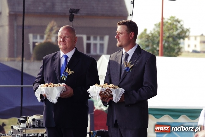 Zdjęcie w galerii na portalu naszraciborz.pl: Dożynki 2015 - W Owsiszczach z wielką pompą. Obszerna fotorelacja - korowód i występy wiadomości z regionu