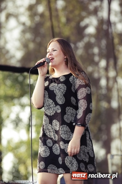 Zdjęcie w galerii na portalu naszraciborz.pl: Dożynki 2015 - W Owsiszczach z wielką pompą. Obszerna fotorelacja - korowód i występy wiadomości z regionu