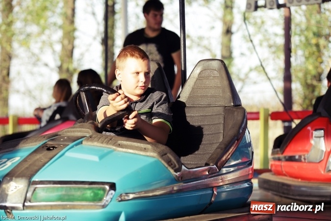 Zdjęcie w galerii na portalu naszraciborz.pl: Dożynki 2015 - W Owsiszczach z wielką pompą. Obszerna fotorelacja - korowód i występy wiadomości z regionu