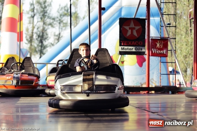 Zdjęcie w galerii na portalu naszraciborz.pl: Dożynki 2015 - W Owsiszczach z wielką pompą. Obszerna fotorelacja - korowód i występy wiadomości z regionu