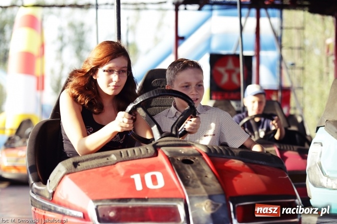 Zdjęcie w galerii na portalu naszraciborz.pl: Dożynki 2015 - W Owsiszczach z wielką pompą. Obszerna fotorelacja - korowód i występy wiadomości z regionu