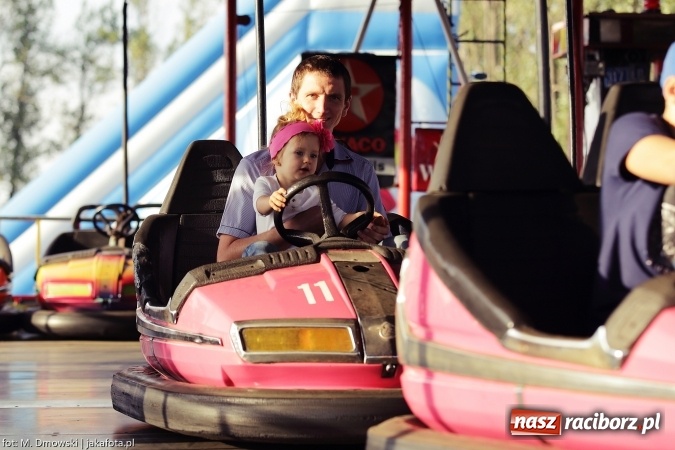 Zdjęcie w galerii na portalu naszraciborz.pl: Dożynki 2015 - W Owsiszczach z wielką pompą. Obszerna fotorelacja - korowód i występy wiadomości z regionu