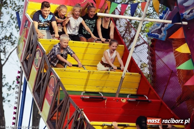 Zdjęcie w galerii na portalu naszraciborz.pl: Dożynki 2015 - W Owsiszczach z wielką pompą. Obszerna fotorelacja - korowód i występy wiadomości z regionu