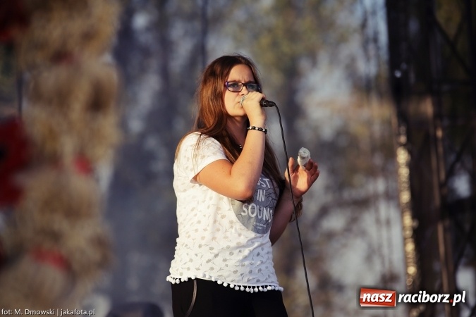 Zdjęcie w galerii na portalu naszraciborz.pl: Dożynki 2015 - W Owsiszczach z wielką pompą. Obszerna fotorelacja - korowód i występy wiadomości z regionu