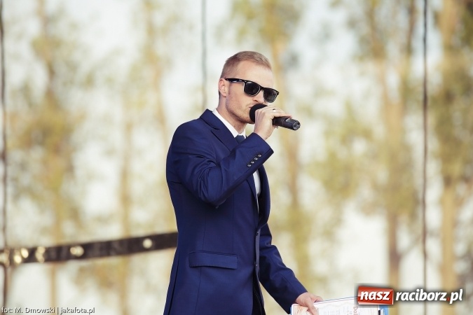 Zdjęcie w galerii na portalu naszraciborz.pl: Dożynki 2015 - W Owsiszczach z wielką pompą. Obszerna fotorelacja - korowód i występy wiadomości z regionu