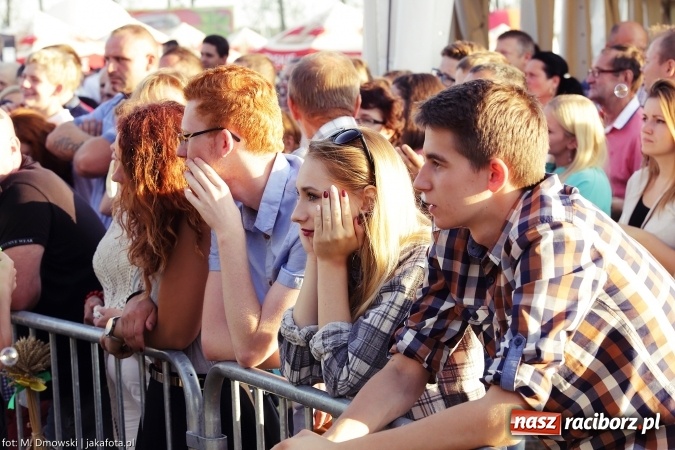 Zdjęcie w galerii na portalu naszraciborz.pl: Dożynki 2015 - W Owsiszczach z wielką pompą. Obszerna fotorelacja - korowód i występy wiadomości z regionu