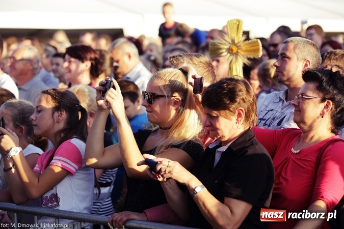 Zdjęcie w galerii na portalu naszraciborz.pl: Dożynki 2015 - W Owsiszczach z wielką pompą. Obszerna fotorelacja - korowód i występy wiadomości z regionu