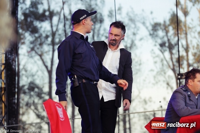 Zdjęcie w galerii na portalu naszraciborz.pl: Dożynki 2015 - W Owsiszczach z wielką pompą. Obszerna fotorelacja - korowód i występy wiadomości z regionu