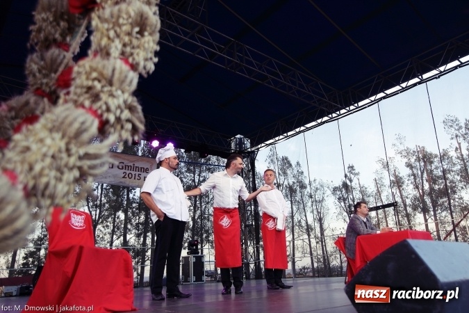 Zdjęcie w galerii na portalu naszraciborz.pl: Dożynki 2015 - W Owsiszczach z wielką pompą. Obszerna fotorelacja - korowód i występy wiadomości z regionu