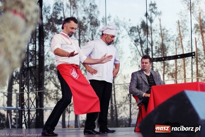 Zdjęcie w galerii na portalu naszraciborz.pl: Dożynki 2015 - W Owsiszczach z wielką pompą. Obszerna fotorelacja - korowód i występy wiadomości z regionu