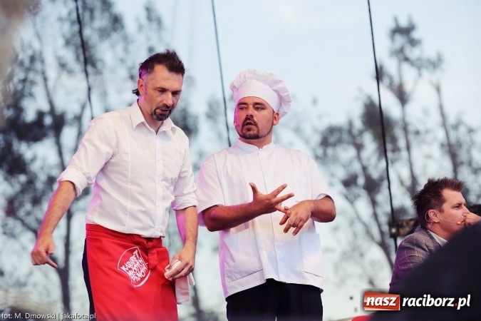 Zdjęcie w galerii na portalu naszraciborz.pl: Dożynki 2015 - W Owsiszczach z wielką pompą. Obszerna fotorelacja - korowód i występy wiadomości z regionu