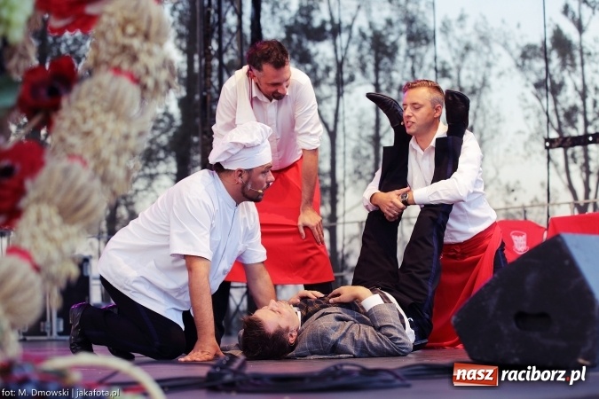 Zdjęcie w galerii na portalu naszraciborz.pl: Dożynki 2015 - W Owsiszczach z wielką pompą. Obszerna fotorelacja - korowód i występy wiadomości z regionu