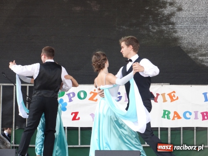 Zdjęcie w galerii na portalu naszraciborz.pl: Młodzieżowy Dom Kultury pożegnał lato na raciborskim rynku wiadomości z regionu