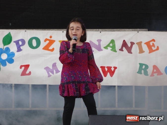 Zdjęcie w galerii na portalu naszraciborz.pl: Młodzieżowy Dom Kultury pożegnał lato na raciborskim rynku wiadomości z regionu