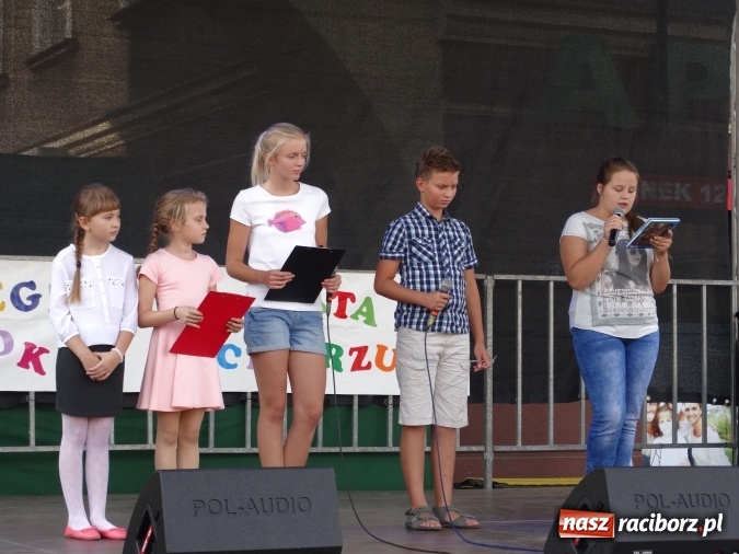 Zdjęcie w galerii na portalu naszraciborz.pl: Młodzieżowy Dom Kultury pożegnał lato na raciborskim rynku wiadomości z regionu
