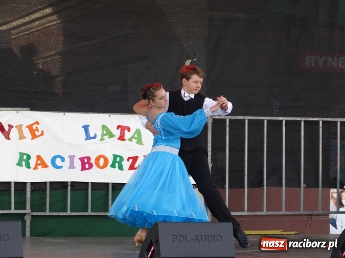 Zdjęcie w galerii na portalu naszraciborz.pl: Młodzieżowy Dom Kultury pożegnał lato na raciborskim rynku wiadomości z regionu