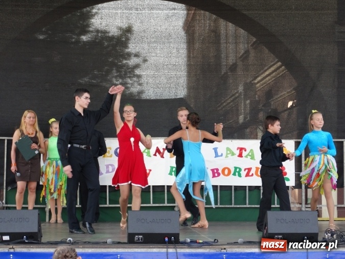 Zdjęcie w galerii na portalu naszraciborz.pl: Młodzieżowy Dom Kultury pożegnał lato na raciborskim rynku wiadomości z regionu