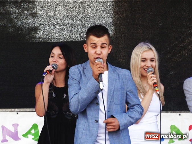 Zdjęcie w galerii na portalu naszraciborz.pl: Młodzieżowy Dom Kultury pożegnał lato na raciborskim rynku wiadomości z regionu