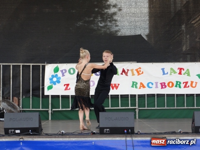 Zdjęcie w galerii na portalu naszraciborz.pl: Młodzieżowy Dom Kultury pożegnał lato na raciborskim rynku wiadomości z regionu