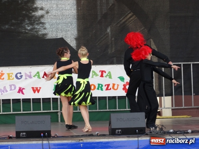 Zdjęcie w galerii na portalu naszraciborz.pl: Młodzieżowy Dom Kultury pożegnał lato na raciborskim rynku wiadomości z regionu