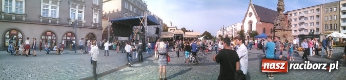 Zdjęcie w galerii na portalu naszraciborz.pl: Młodzieżowy Dom Kultury pożegnał lato na raciborskim rynku wiadomości z regionu