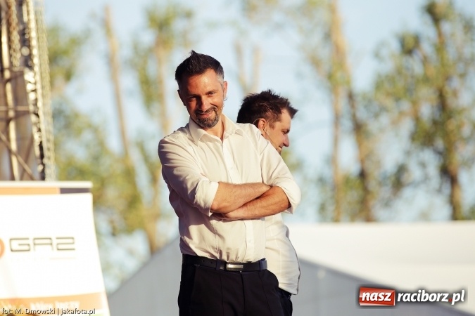 Zdjęcie w galerii na portalu naszraciborz.pl: Dożynki w Owsiszczach. Kabaret Młodych Panów zawsze w formie wiadomości z regionu