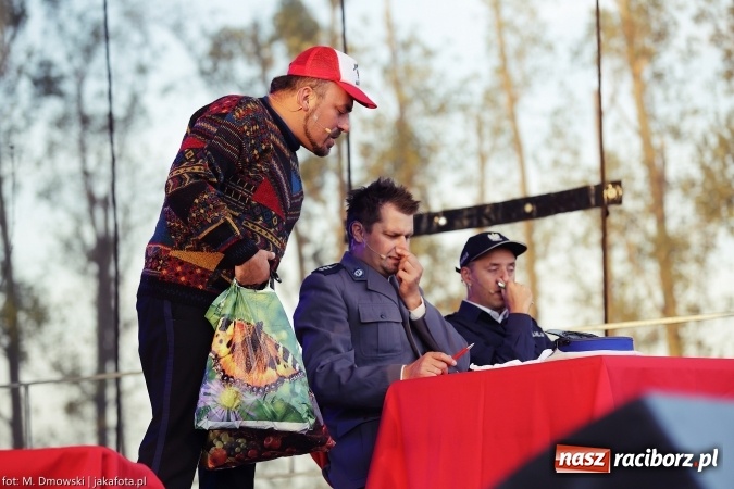 Zdjęcie w galerii na portalu naszraciborz.pl: Dożynki w Owsiszczach. Kabaret Młodych Panów zawsze w formie wiadomości z regionu