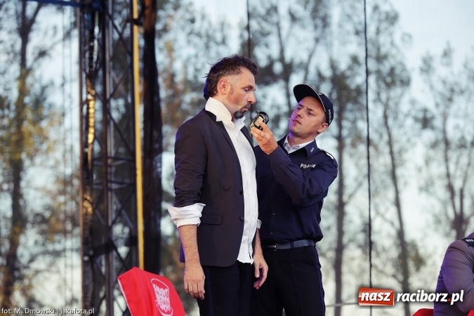 Zdjęcie w galerii na portalu naszraciborz.pl: Dożynki w Owsiszczach. Kabaret Młodych Panów zawsze w formie wiadomości z regionu